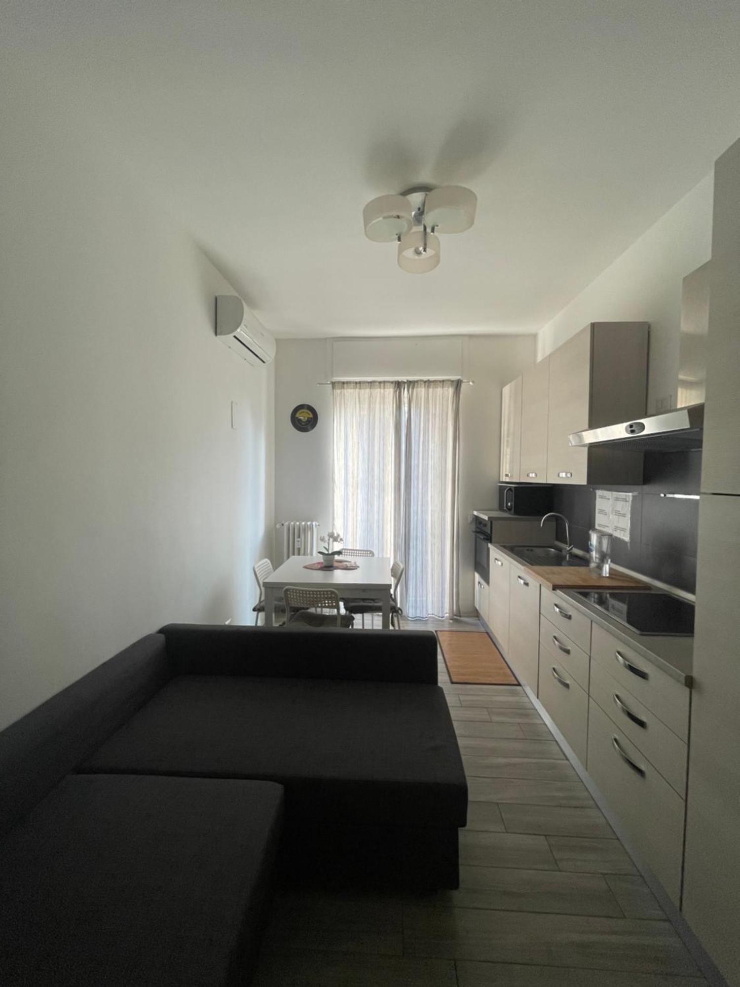 Gardone Apartment - Ampio Appartamento Con 2 Camere Da Letto - Comodo Per Duomo! Mailand Exterior foto
