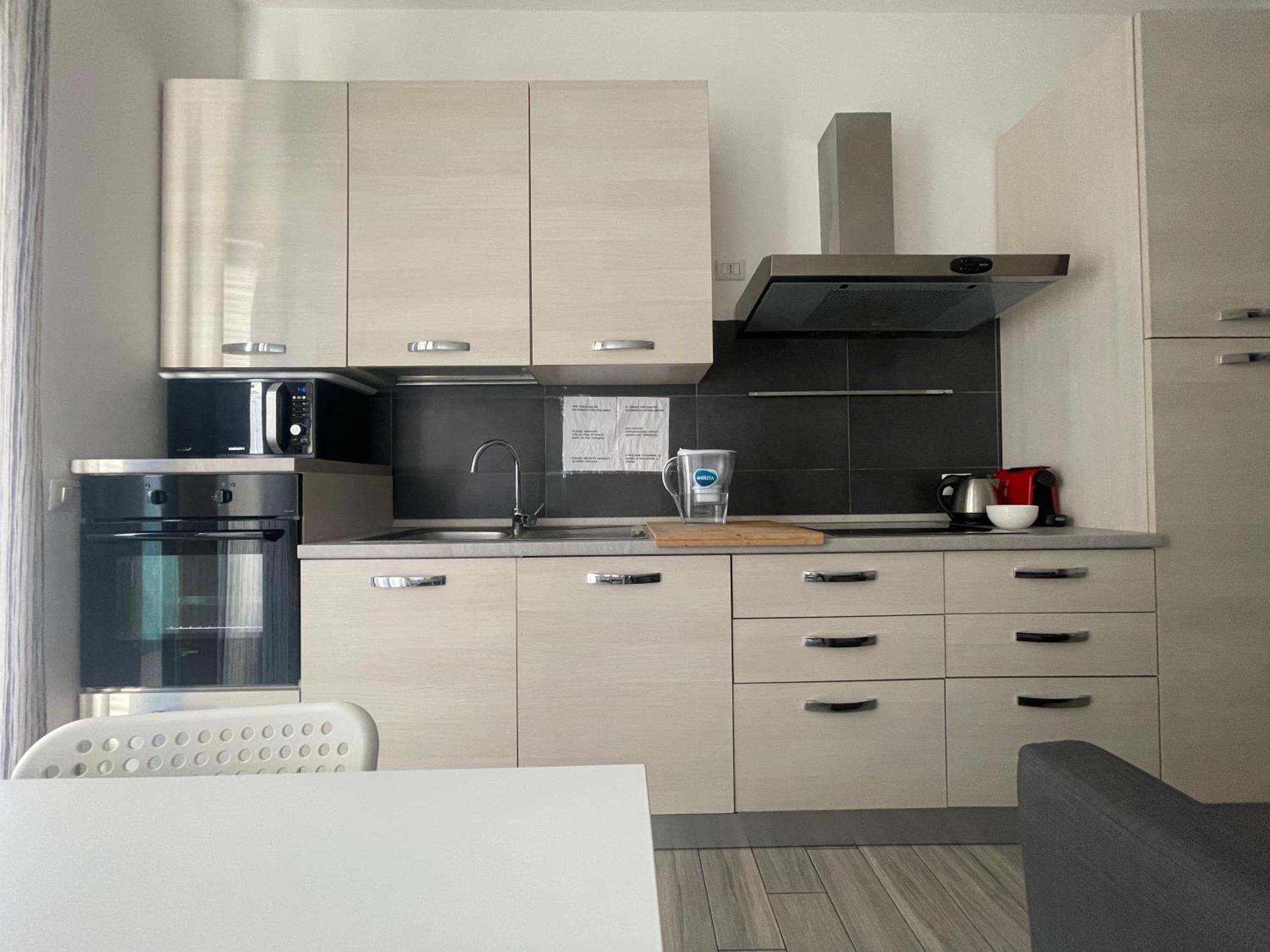 Gardone Apartment - Ampio Appartamento Con 2 Camere Da Letto - Comodo Per Duomo! Mailand Exterior foto